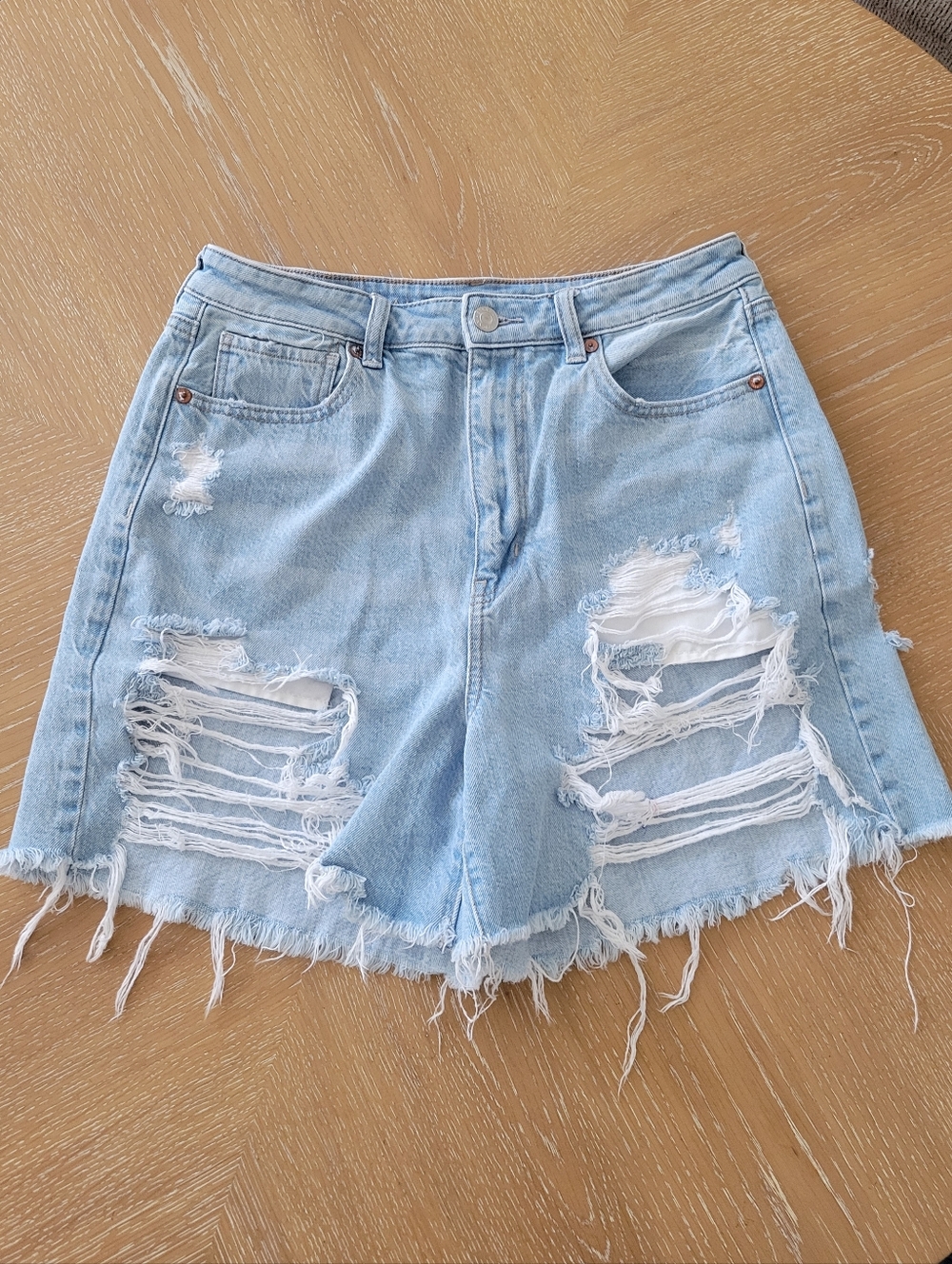 American Eagle Relaxed Mom Jean Short